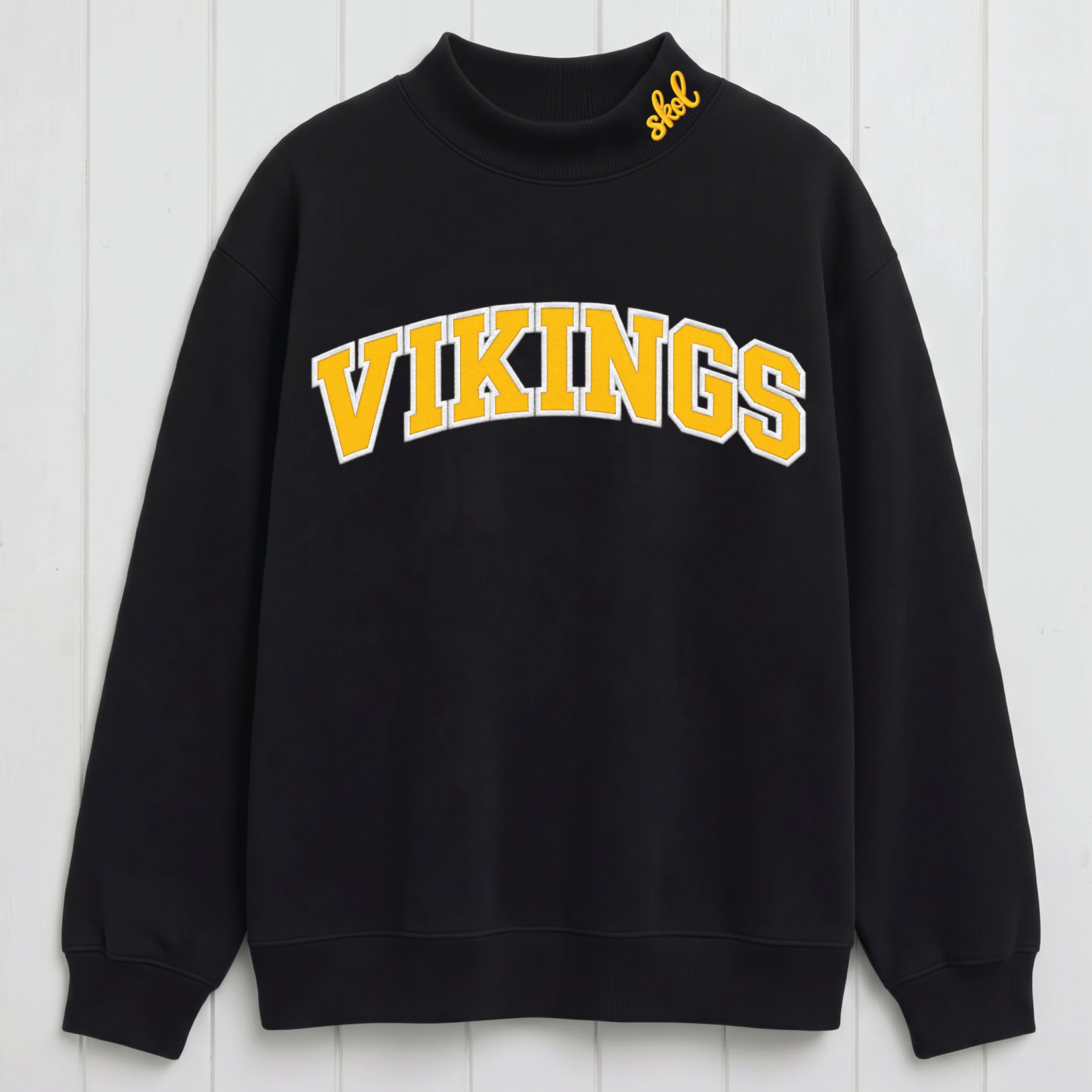 Vikings Chest Appliqué Mock Neck Sweatshirt | Vintage