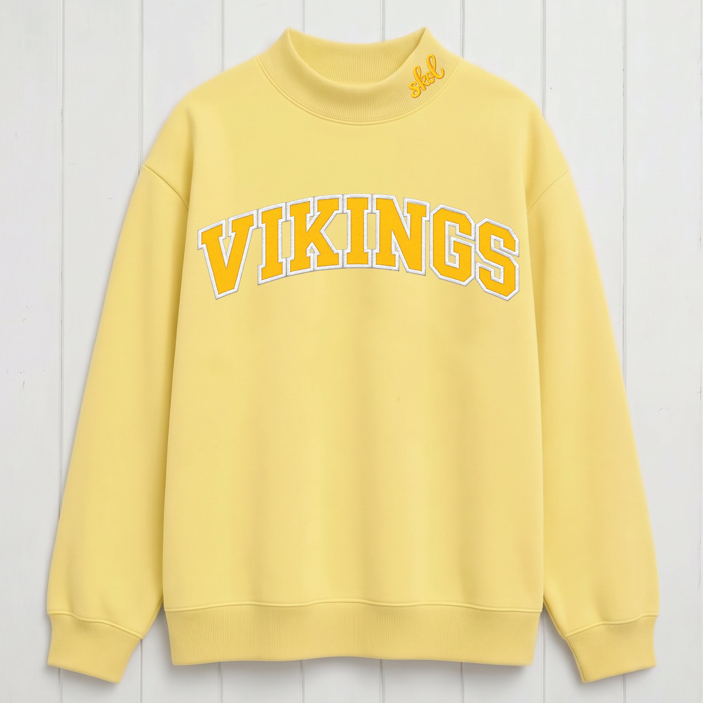Vikings Chest Appliqué Mock Neck Sweatshirt | Vintage